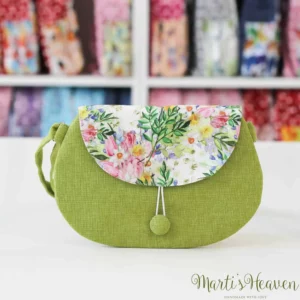 детска чанта в зелено с капаче и цип - десен цветя