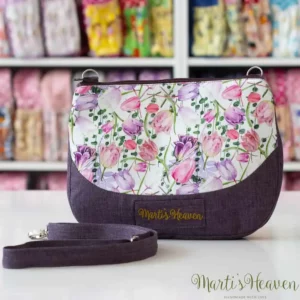 малка чанта лилава с лилави лалета