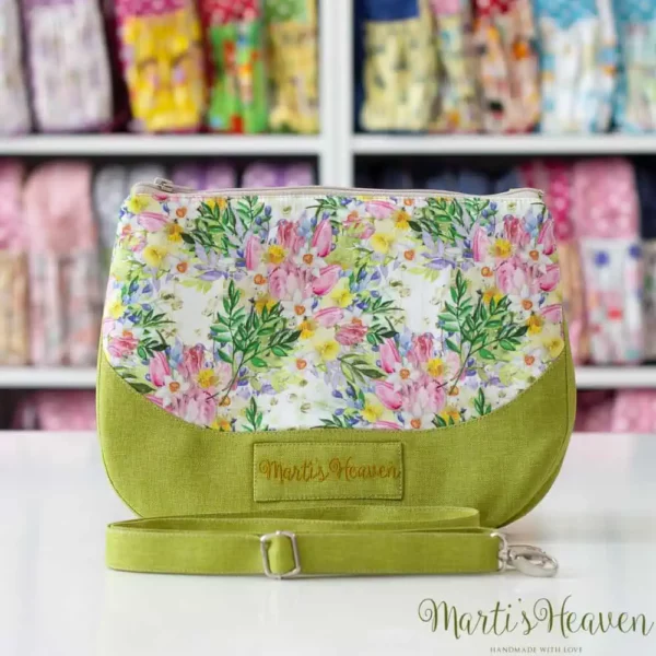 малка чанта в зелено с десен цветя и бродерия